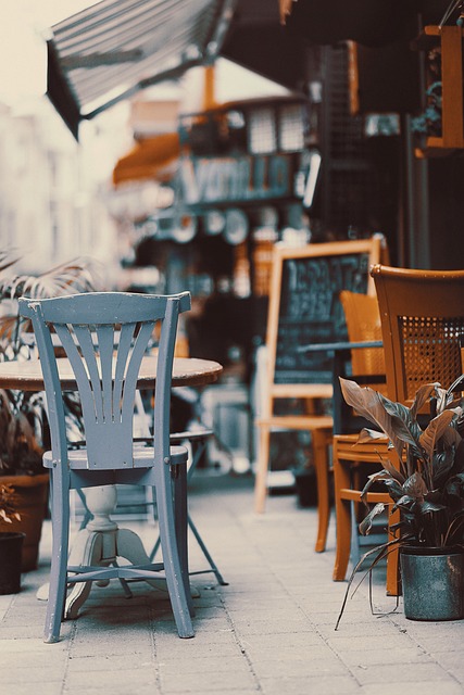 Jak rynek gastronomiczny zmienia się w 2023 – czy Nowy Świat w Warszawie odżywa?